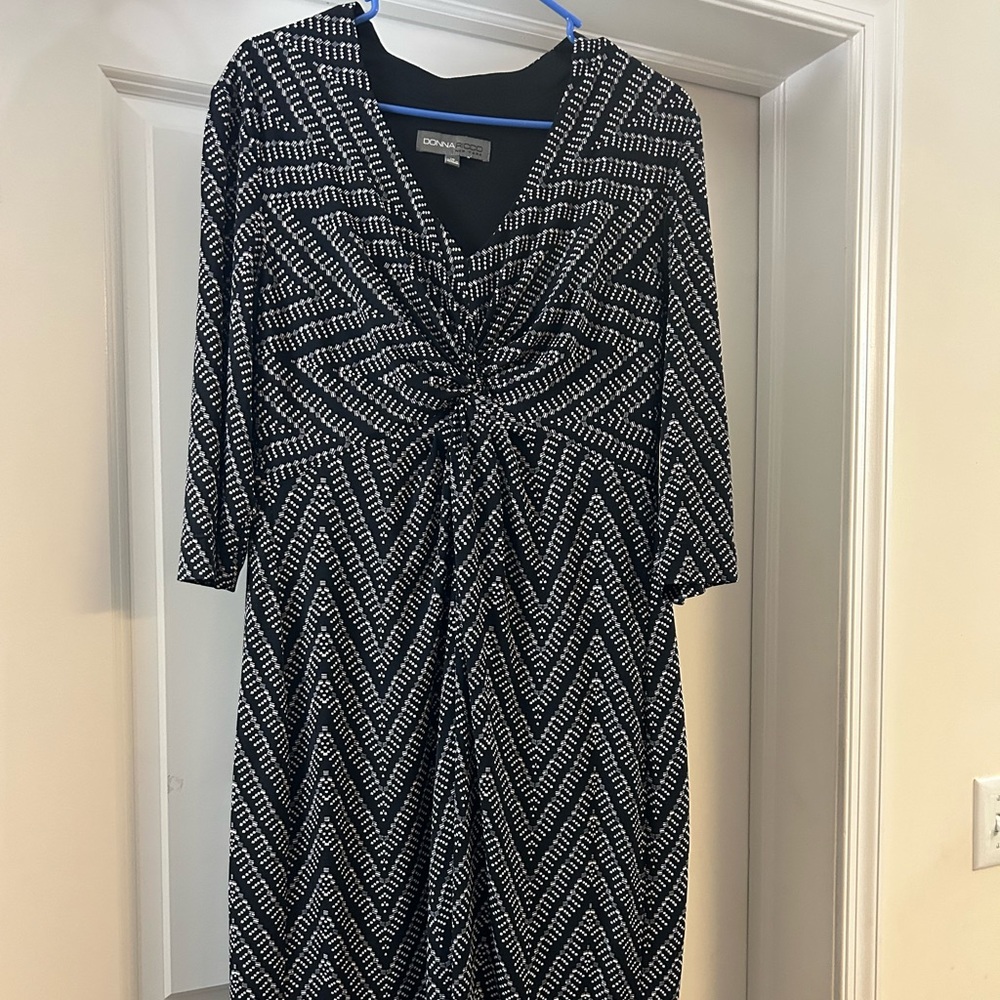 Donna Ricco black dress size 16